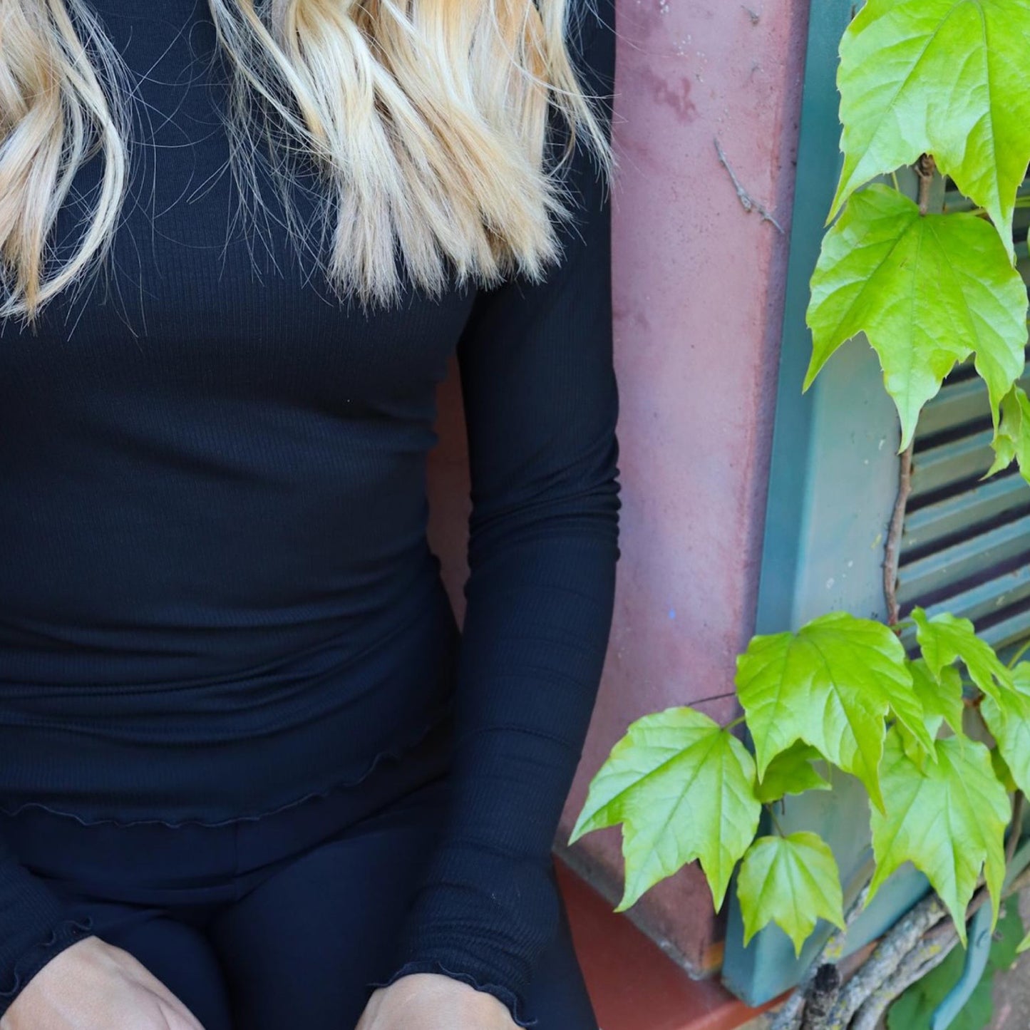 Liberte - Natalia LS round neck Blouse - Black - Merle og Wilde ApS