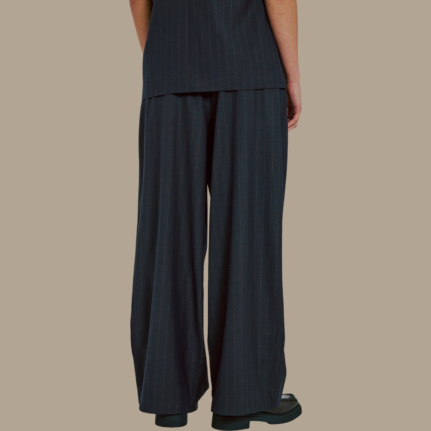 NORR - Kandria pants - Brown pinstripe - Merle og Wilde ApS