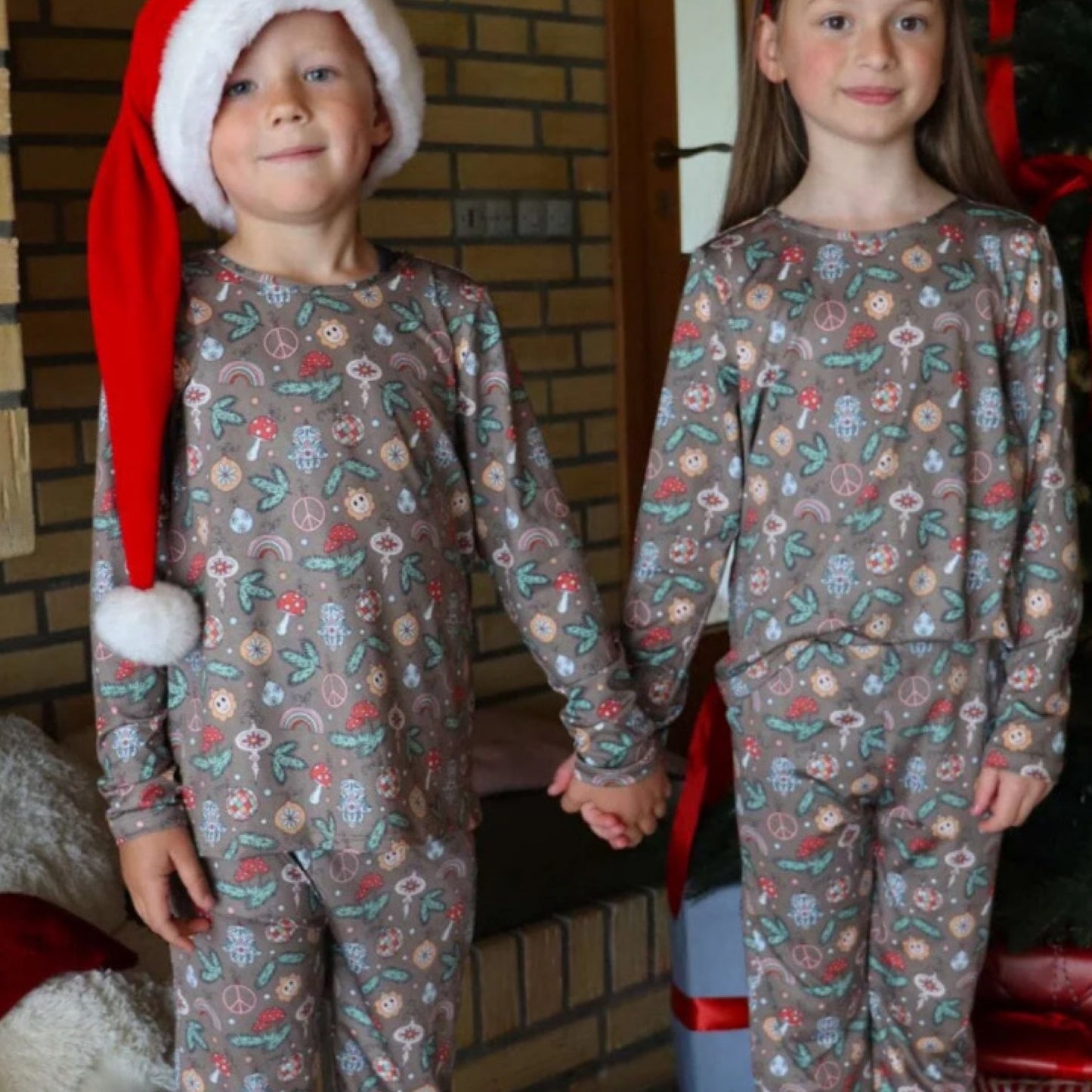 Preorder - Liberté - Alma - pants - kids - Smiley peace Brown - Merle og Wilde ApS