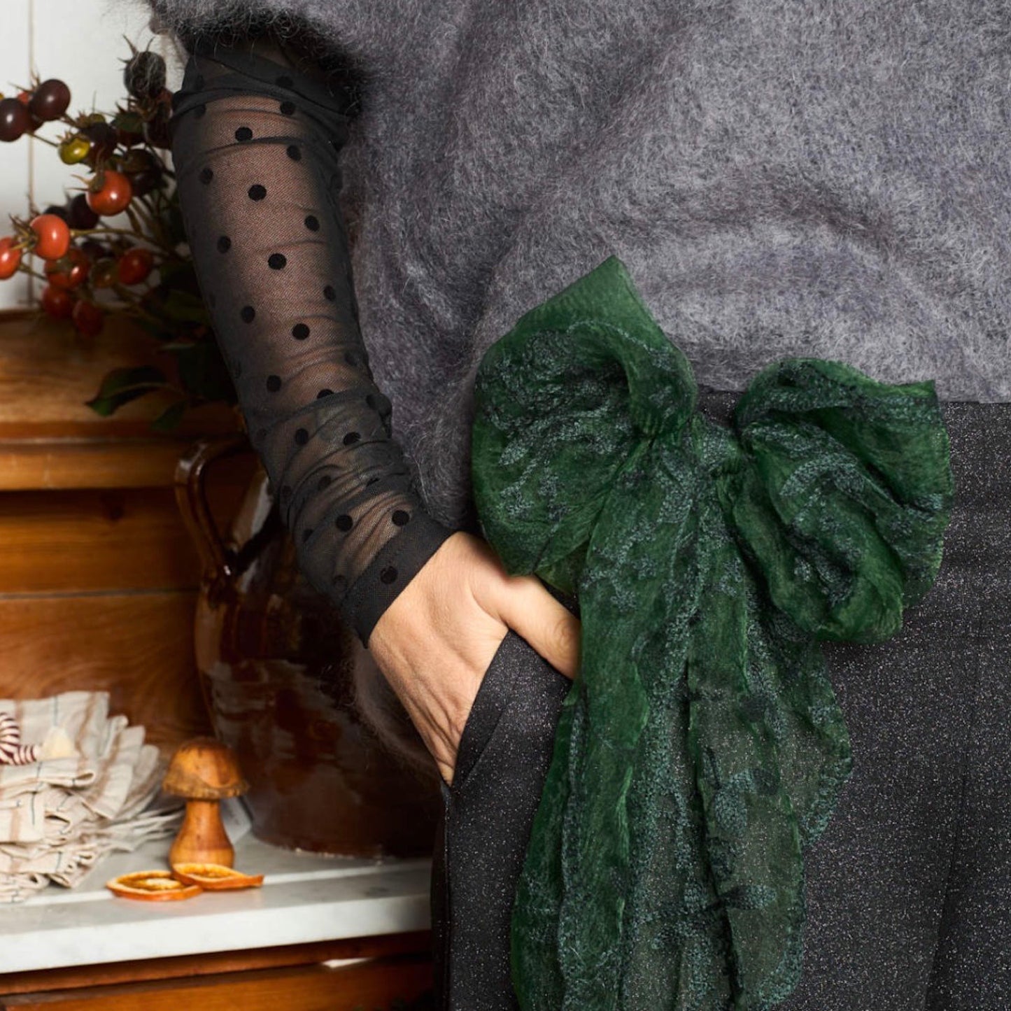 Black colour - BCmiriana triangle lace scarft - bottle green - Merle og Wilde ApS