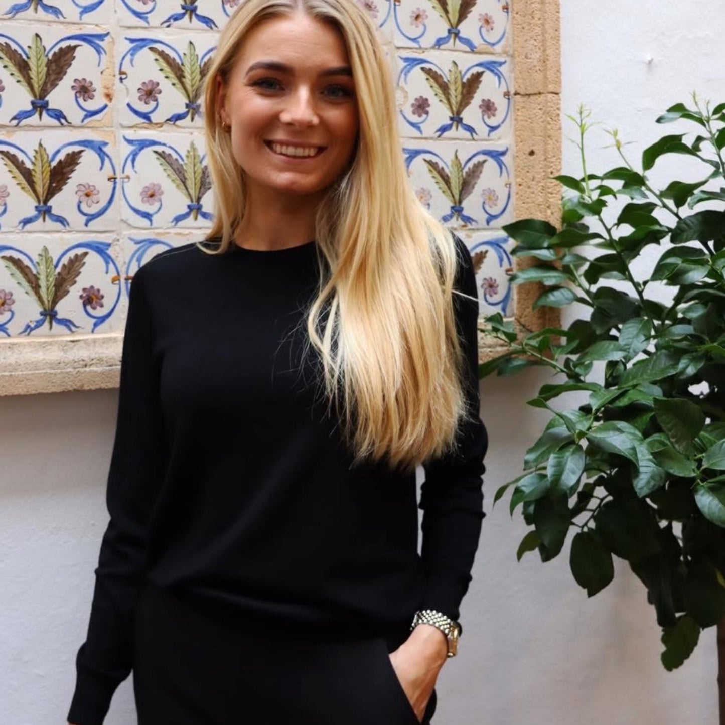 Liberte - Vivi - vneck - pullover - Black - Merle og Wilde ApS