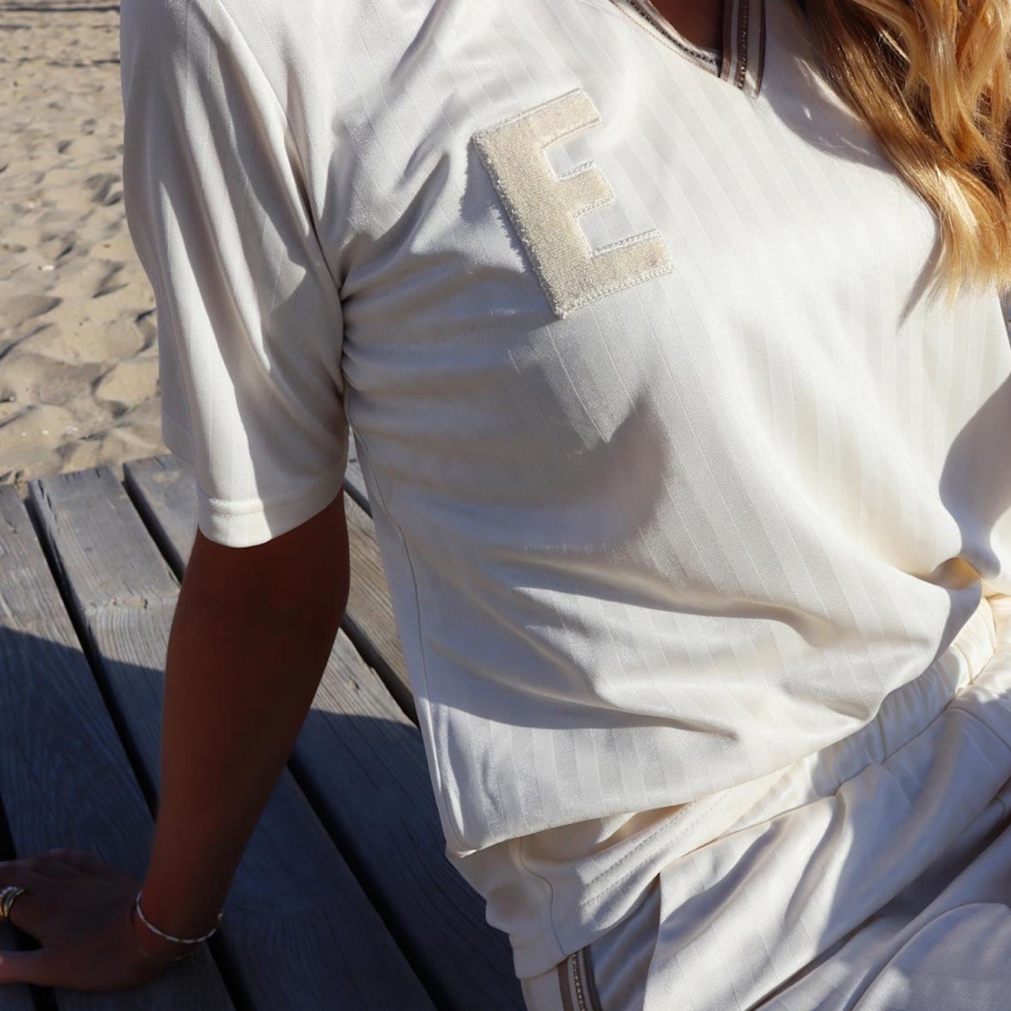 Preorder juni - Liberte - Felia - SS - Tshirt - Creme simili - Merle og Wilde ApS