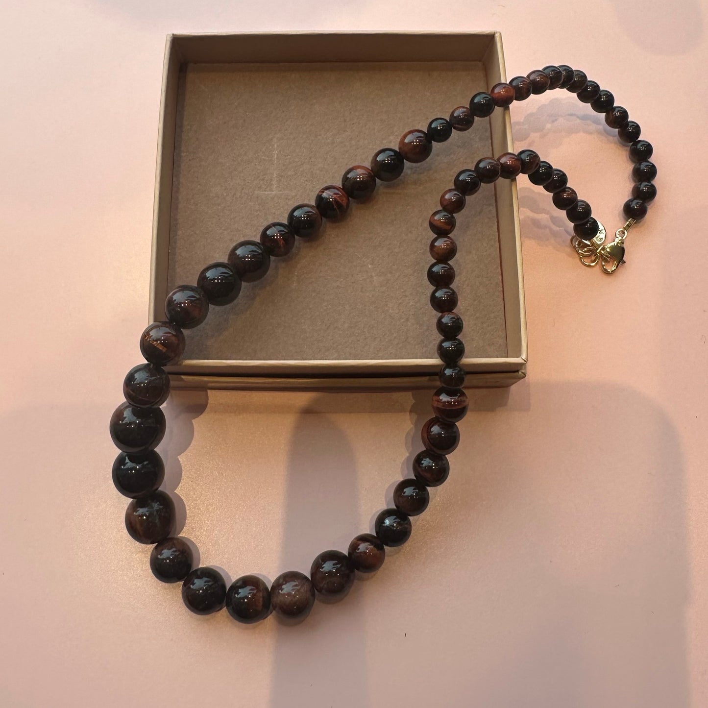 Friihof+siig - Perlehalskæde i brunlige/bordeaux nuancer - Merle og Wilde ApS