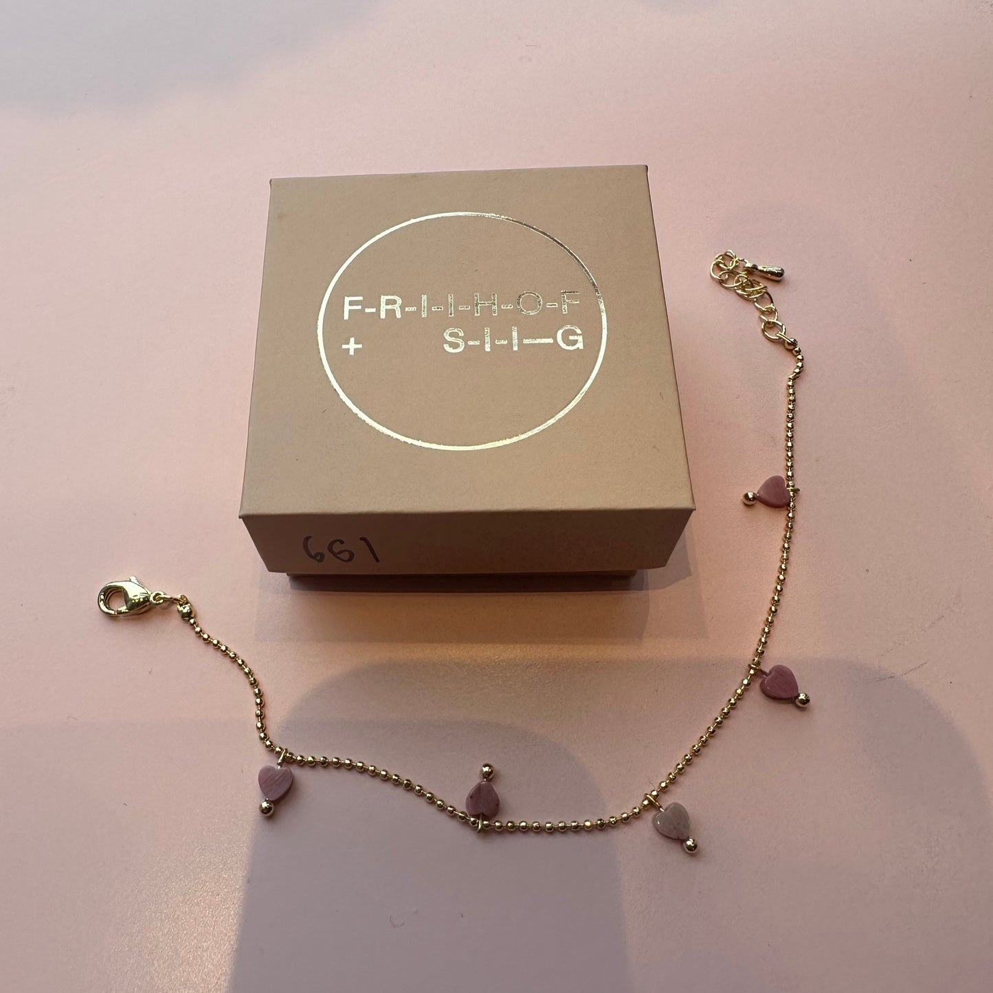 Friihof+Siig - Armbånd med Rosa hjerter i guld (66) - Merle og Wilde ApS