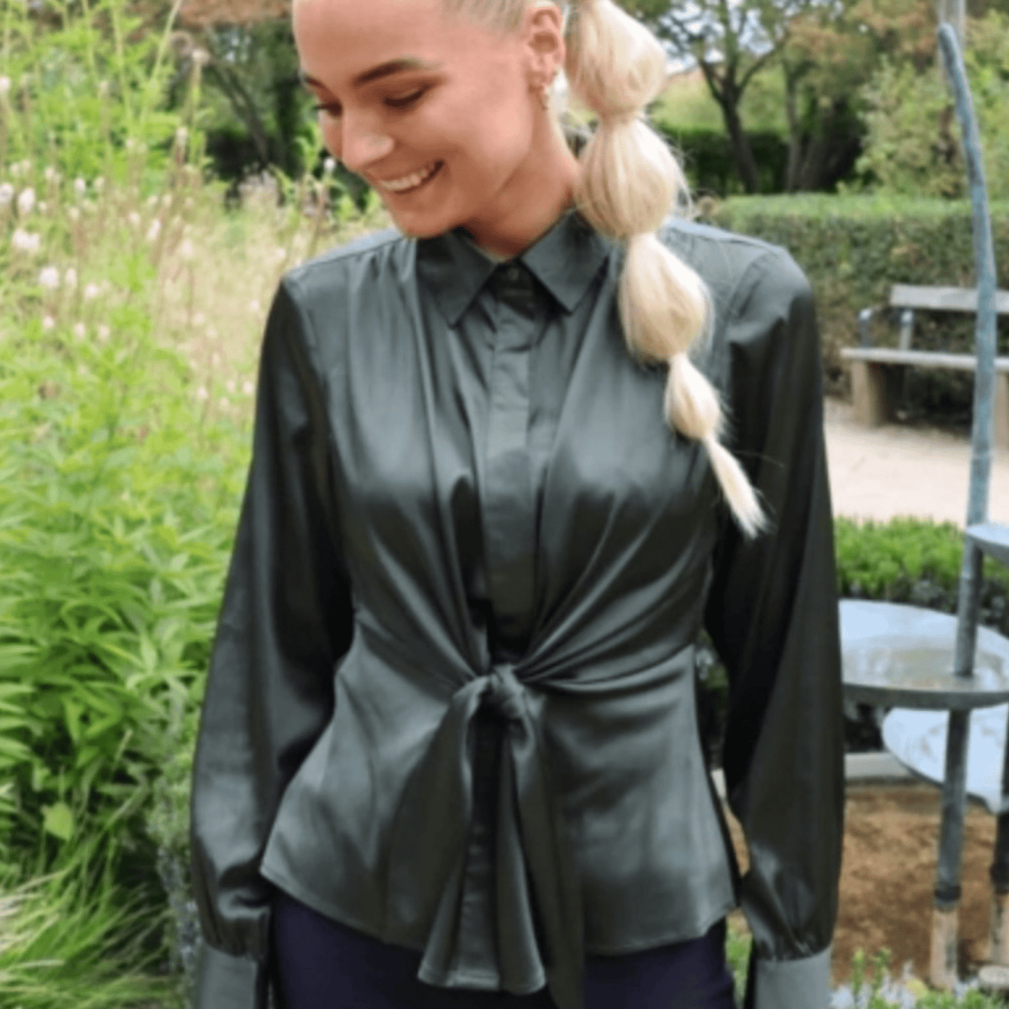Liberte - Tie-Shirt - Army Sateen - Merle og Wilde
