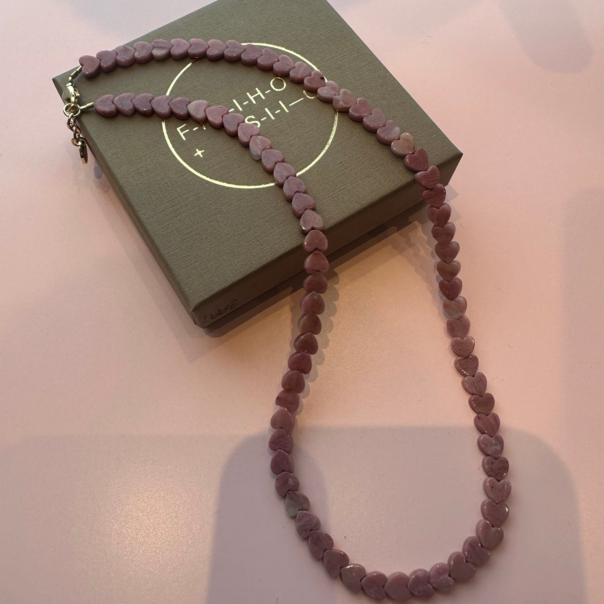 Friihof+siig - Hjerte perlekæde - Rosa farvet - Merle og Wilde ApS