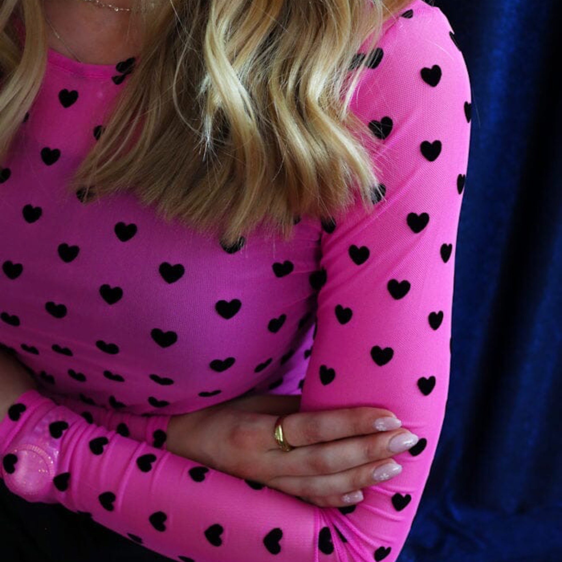 Liberte - Mesh LS T-shirt - Pink Black Flock Heart - Merle og Wilde ApS