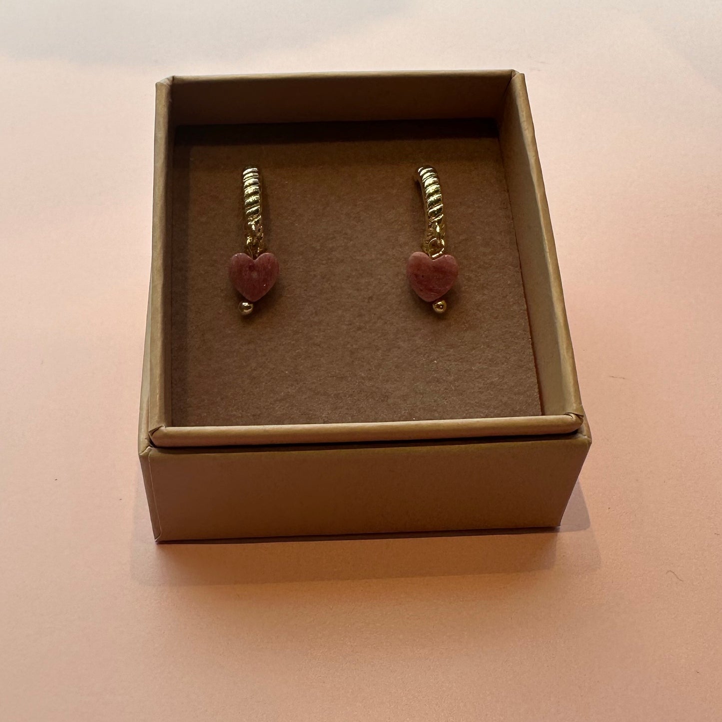 Friihof+Siig - Øreringe med Rosa hjerter i guld (64) - Merle og Wilde ApS