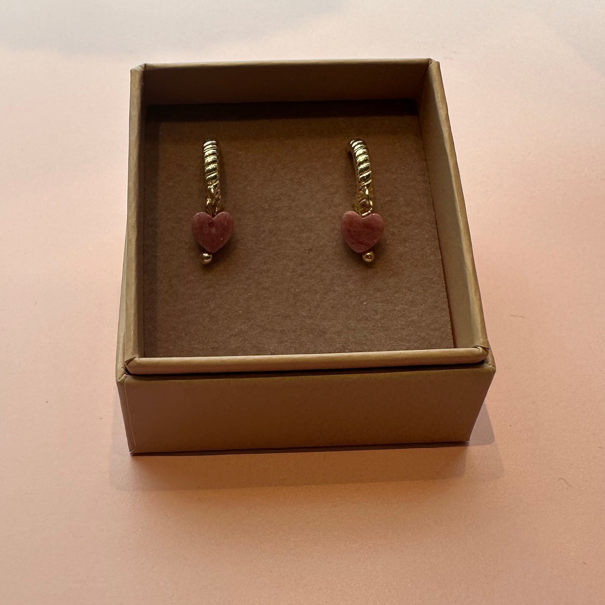Friihof+Siig - Øreringe med Rosa hjerter i guld (64) - Merle og Wilde ApS