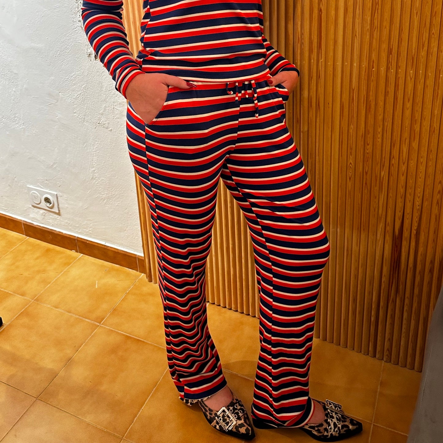 Liberte - Natalia - Straight pants - navy red White stripe - Merle og Wilde ApS