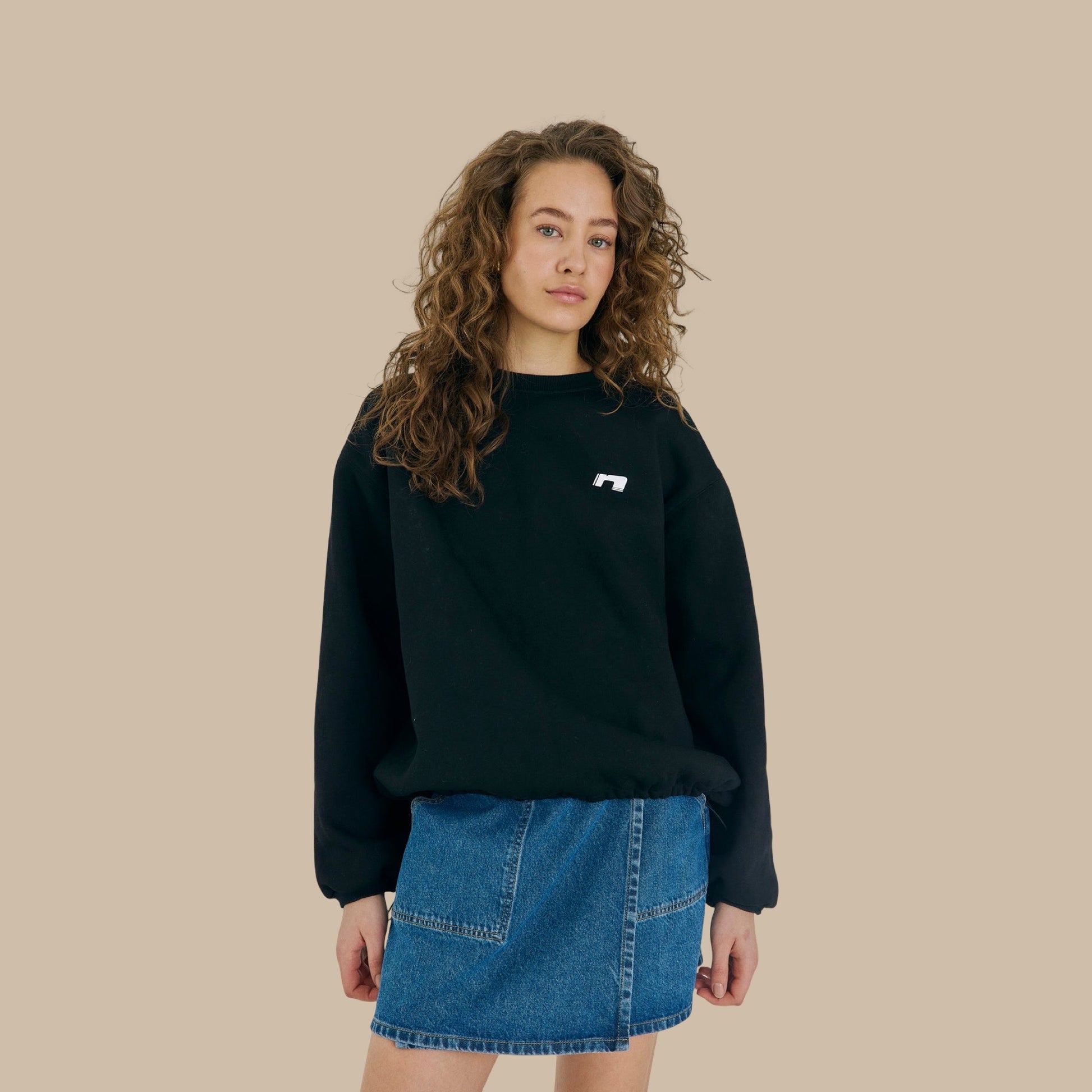 NORR - Daphine sweat top - Black w. White print - Merle og Wilde ApS