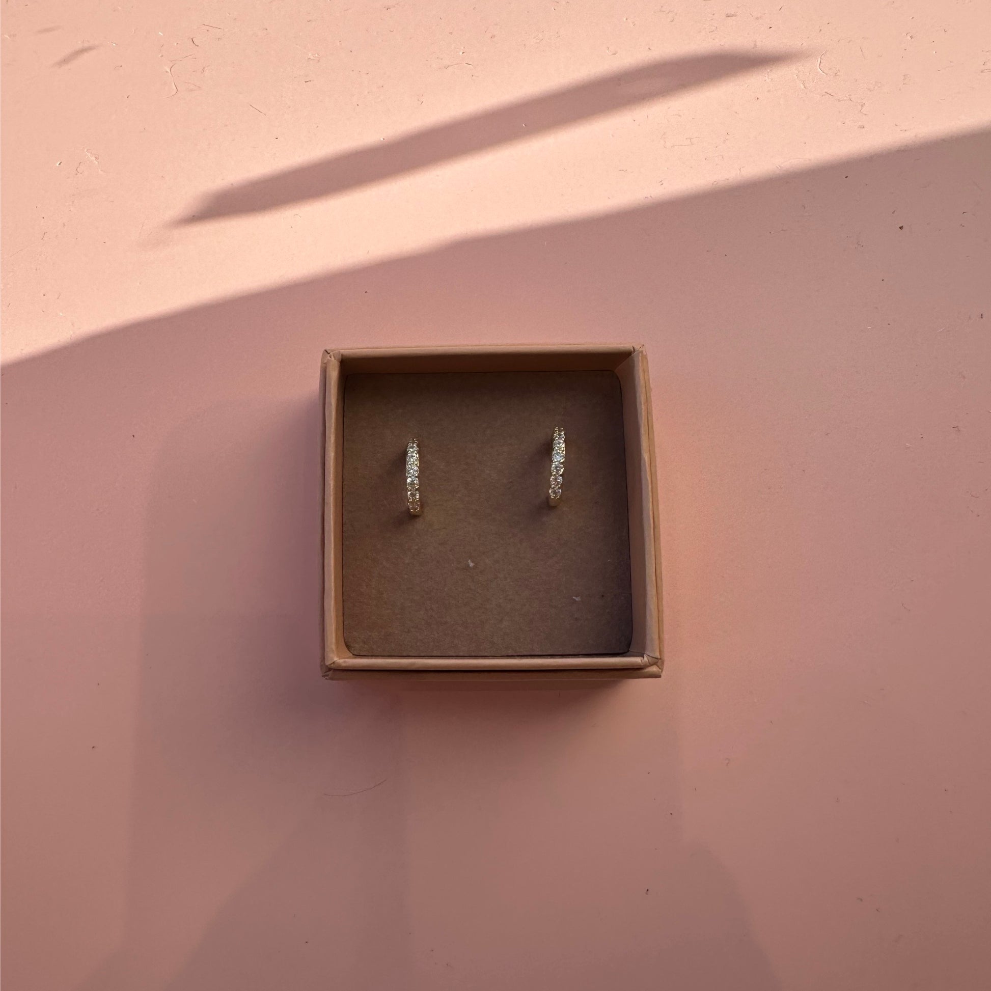 Frihoff+Siig - Guld øreringe med sten - Merle og Wilde ApS