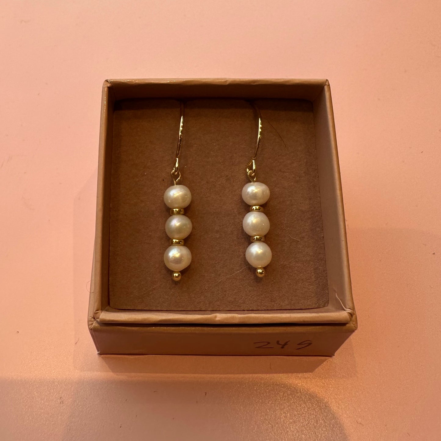 Friihof+siig - Perle øreringe med guld 53 - Merle og Wilde ApS