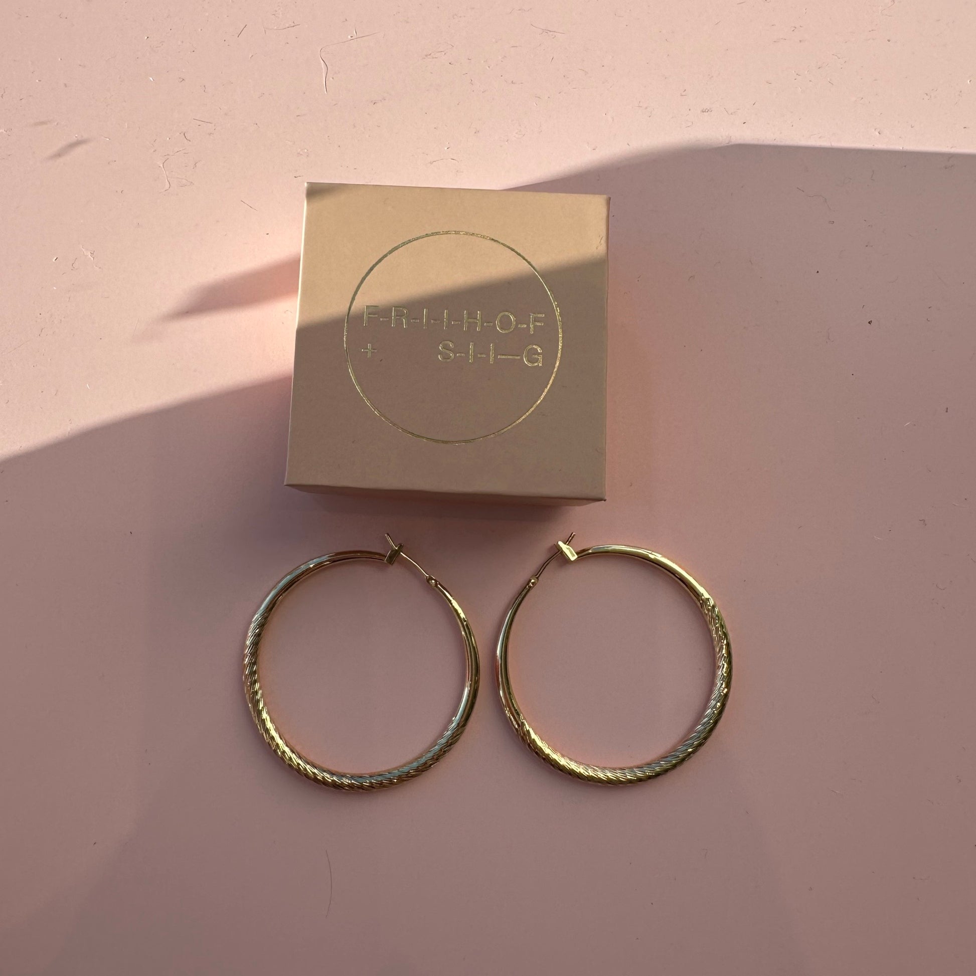 Frihoff+siig - Hoops øreringe - Guld - Merle og Wilde ApS