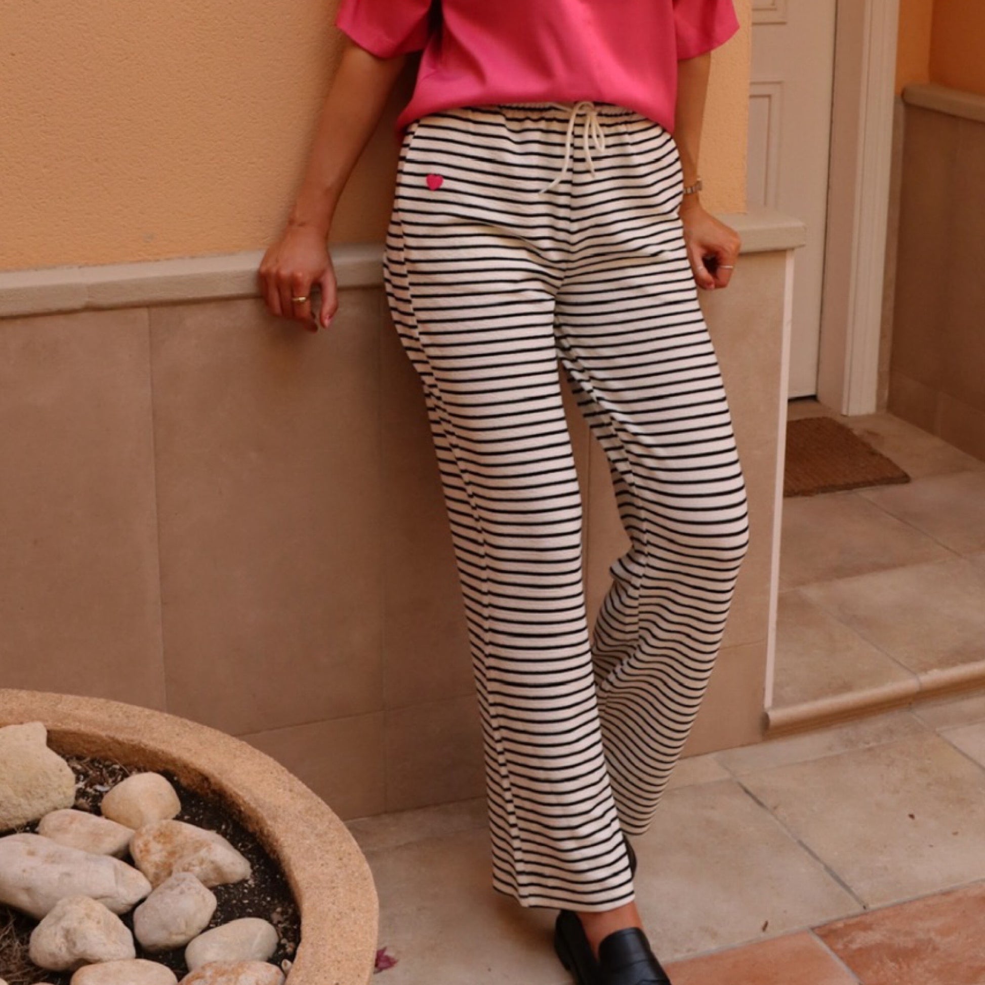 Preorder dec. - Liberté - sus - wide - pants - Black creme stripe - Merle og Wilde ApS