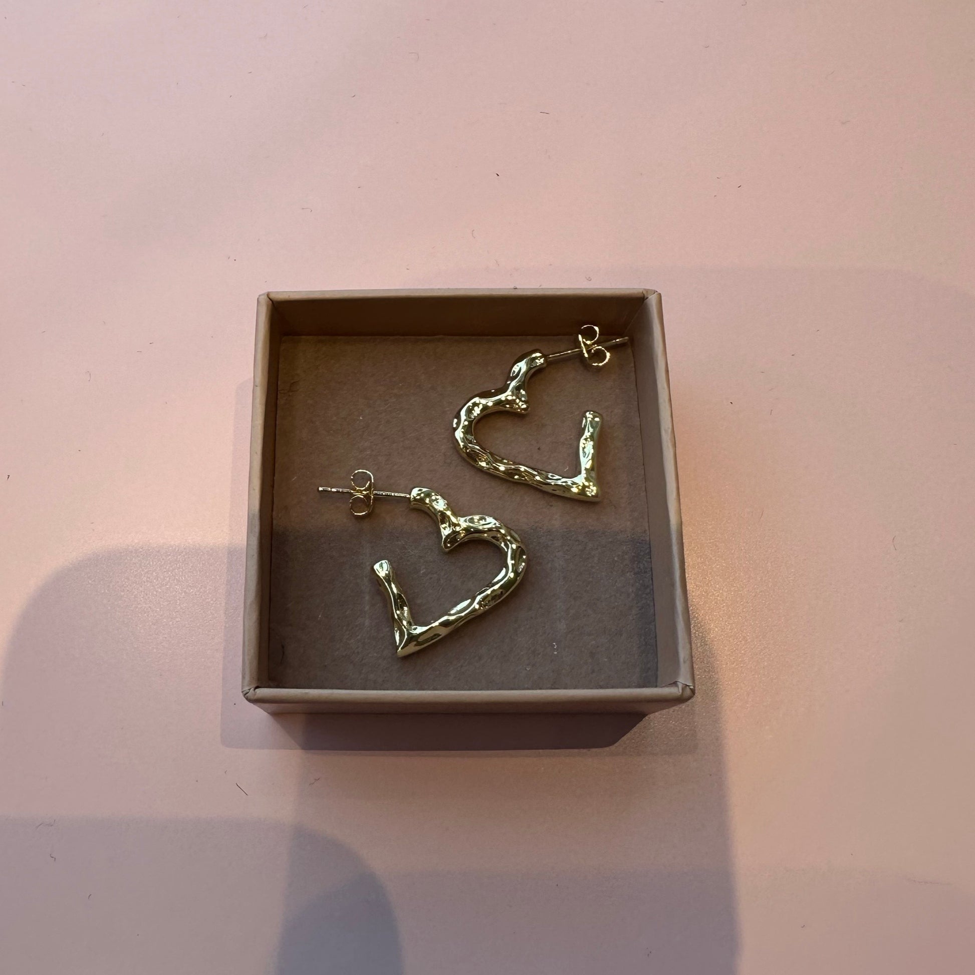 Friihof+siig - øreringe guld hjerter 55 - Merle og Wilde ApS