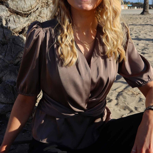 Preorder juni - Liberté - Tiki - SS - Twist - Blouse - Brown - Merle og Wilde ApS