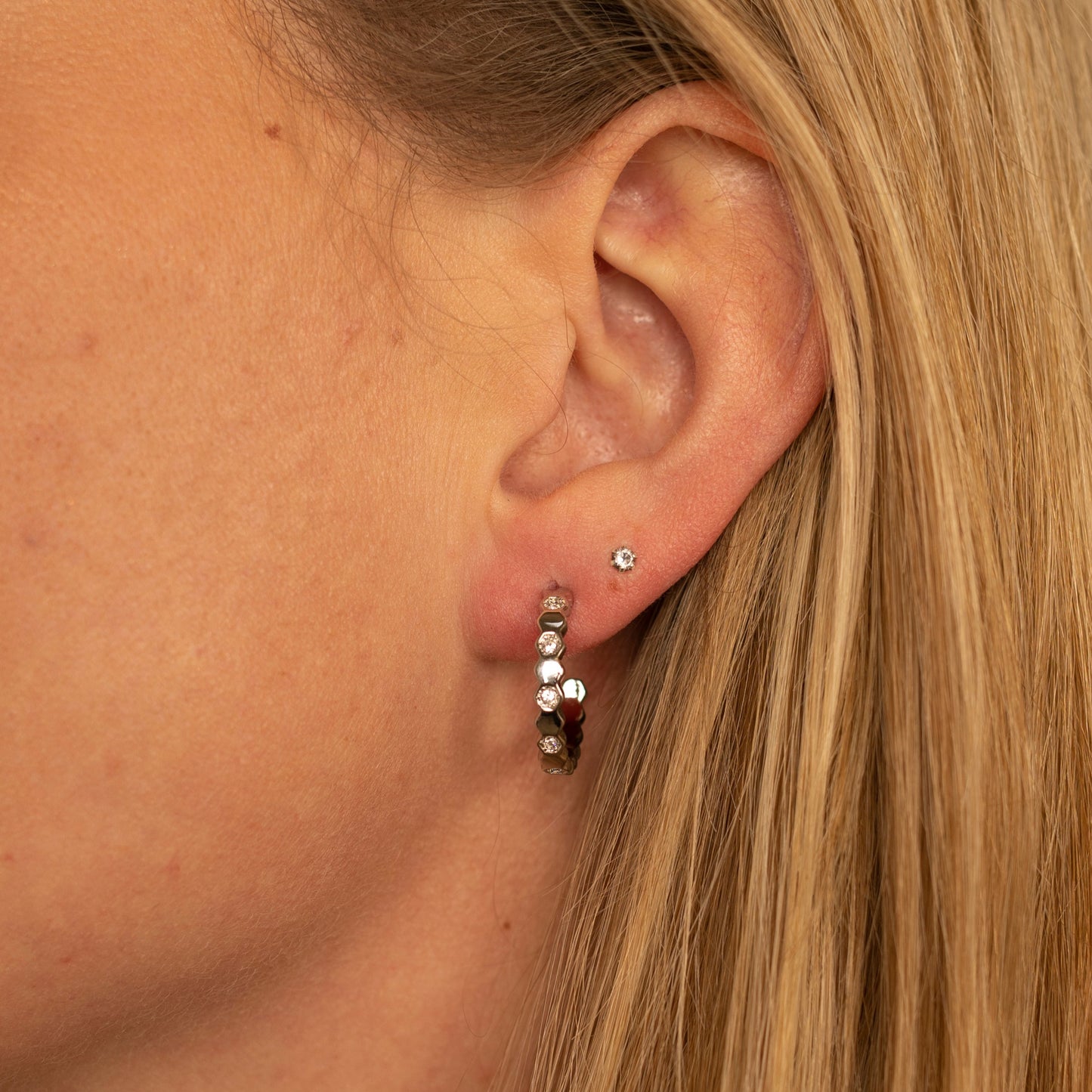 MYC Paris - Curved øreringe - rhodium